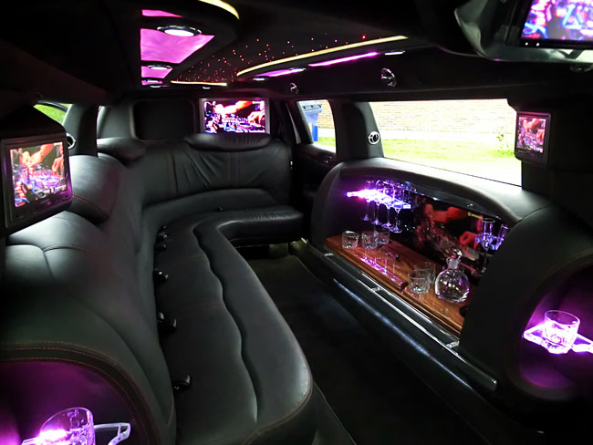 commerce-city-co lincoln mkit limo interior